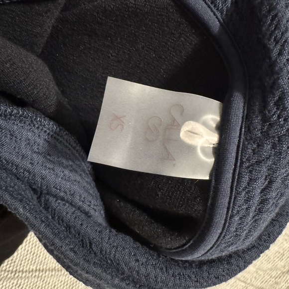 Navy pull over - Picture 5 of 5